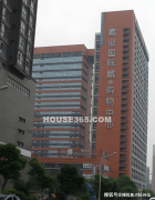 <b>建由四幢高耸的高层从体建建及一栋裙楼构成</b>